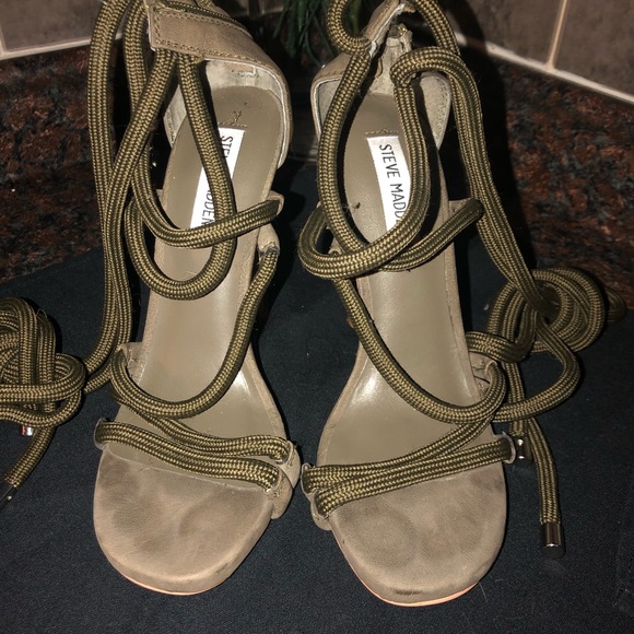 Steve Madden lace tied up Heel - Picture 3 of 8